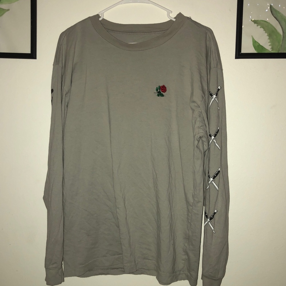 Long sleeve grey rose shirt